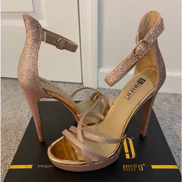 Women’s Heels - Picture 3 of 5